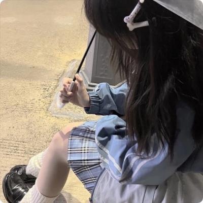 女孩的钓鱼慢活